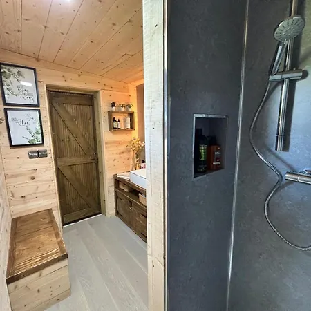 ラグジュアリーテント Aughavannagh Yurt Glamping *