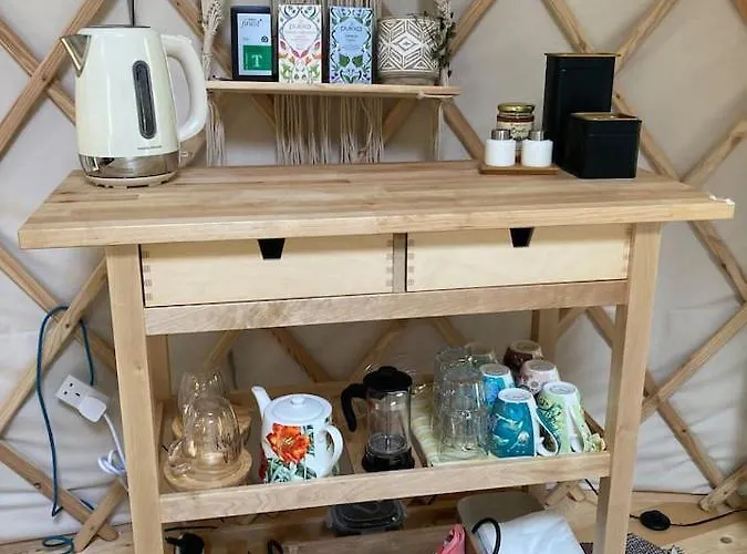 Aughavannagh Yurt Glamping * 어흐림