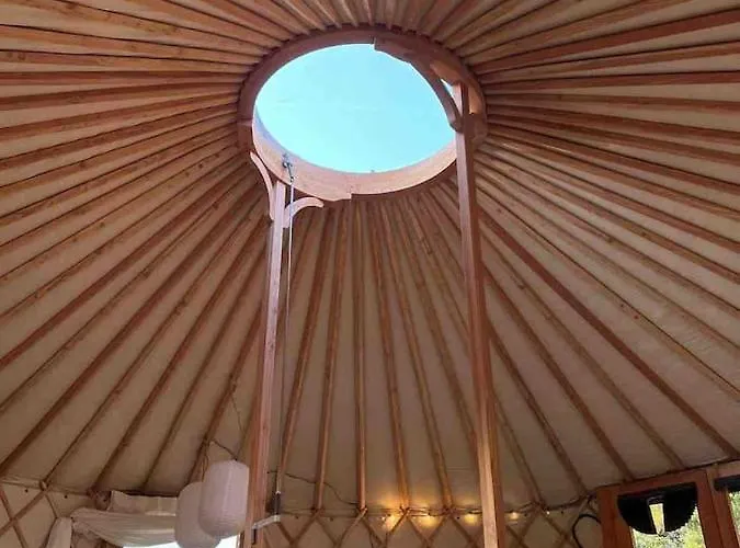 Aughavannagh Yurt Glamping Роскошный шатер *